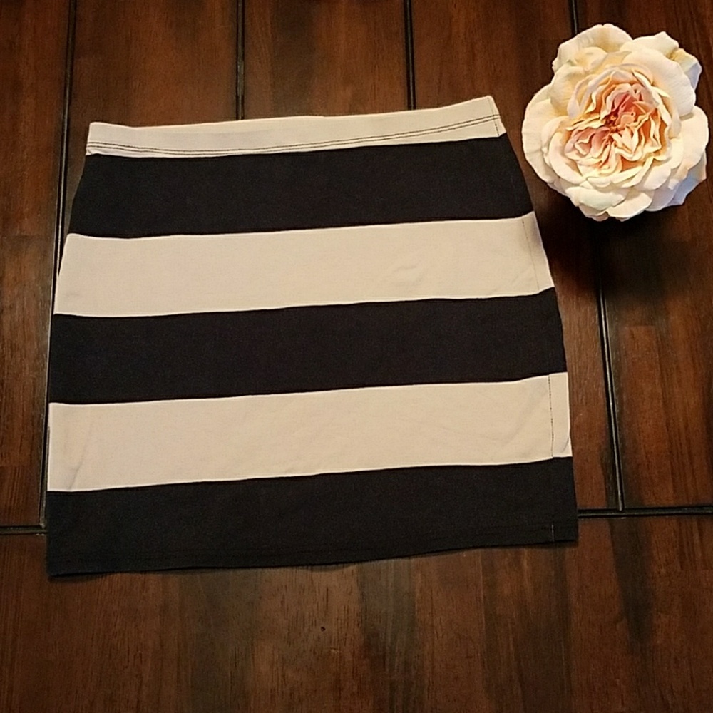 Striped mini skirt